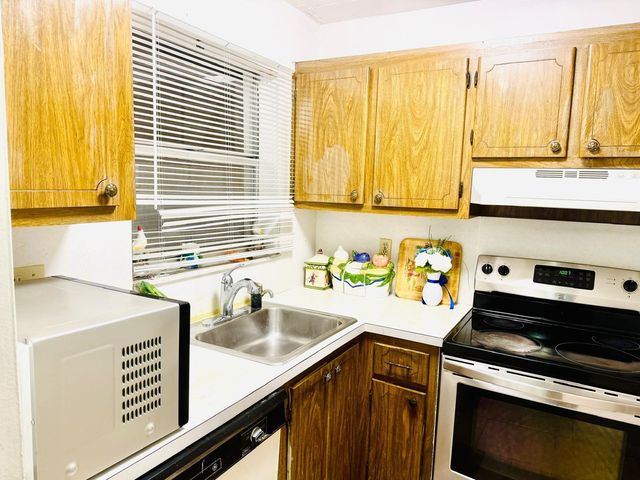 8460 Sunrise Lakes Boulevard 202, Sunrise, FL 33322