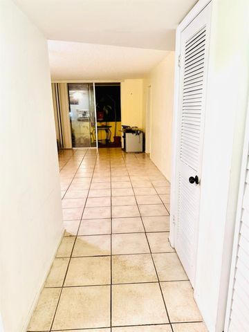 8460 Sunrise Lakes Boulevard 202, Sunrise, FL 33322