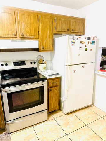 8460 Sunrise Lakes Boulevard 202, Sunrise, FL 33322