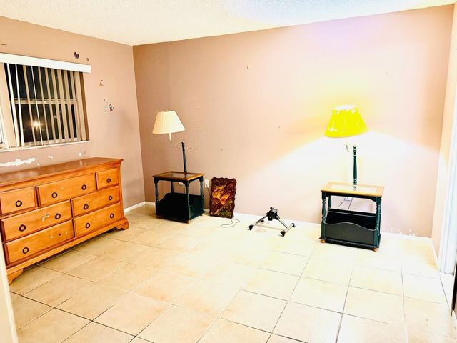 8460 Sunrise Lakes Boulevard 202, Sunrise, FL 33322