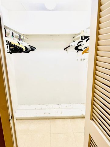 8460 Sunrise Lakes Boulevard 202, Sunrise, FL 33322