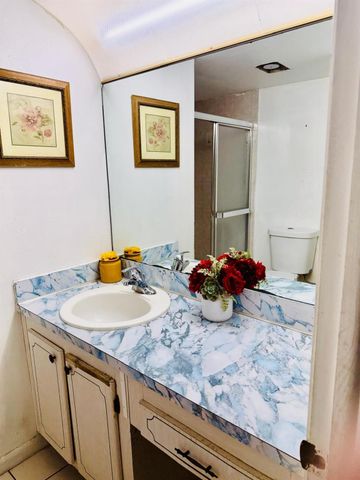 8460 Sunrise Lakes Boulevard 202, Sunrise, FL 33322