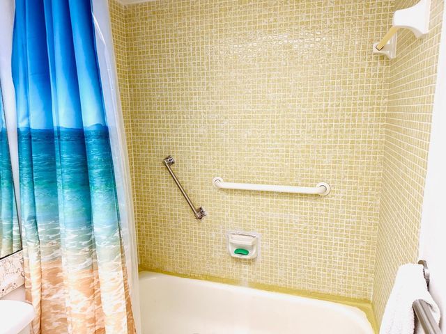 8460 Sunrise Lakes Boulevard 202, Sunrise, FL 33322