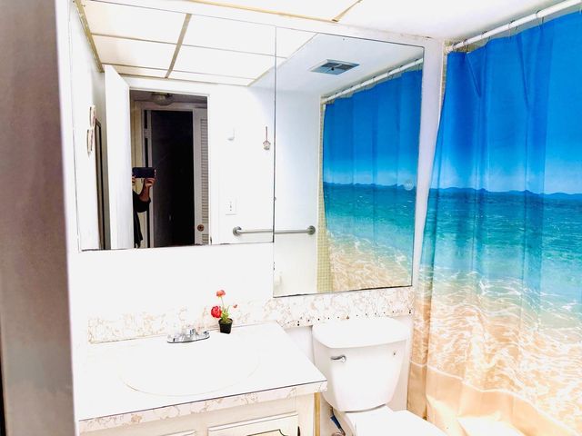 8460 Sunrise Lakes Boulevard 202, Sunrise, FL 33322