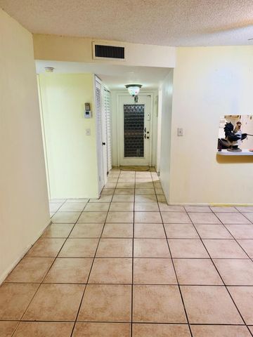 8460 Sunrise Lakes Boulevard 202, Sunrise, FL 33322