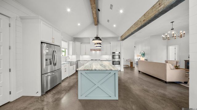 2121 Silverstone Ave, Port Allen, LA 70767