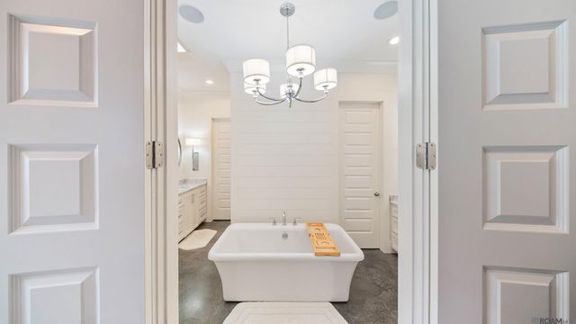 2121 Silverstone Ave, Port Allen, LA 70767