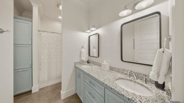 2121 Silverstone Ave, Port Allen, LA 70767