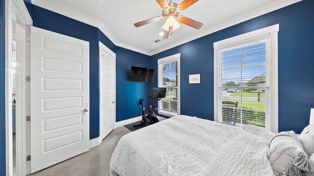 2121 Silverstone Ave, Port Allen, LA 70767