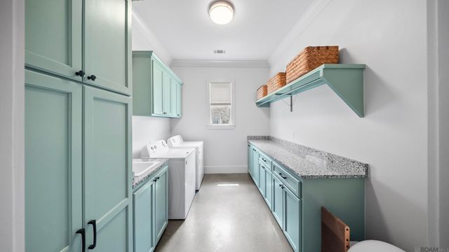 2121 Silverstone Ave, Port Allen, LA 70767