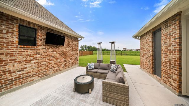 2121 Silverstone Ave, Port Allen, LA 70767