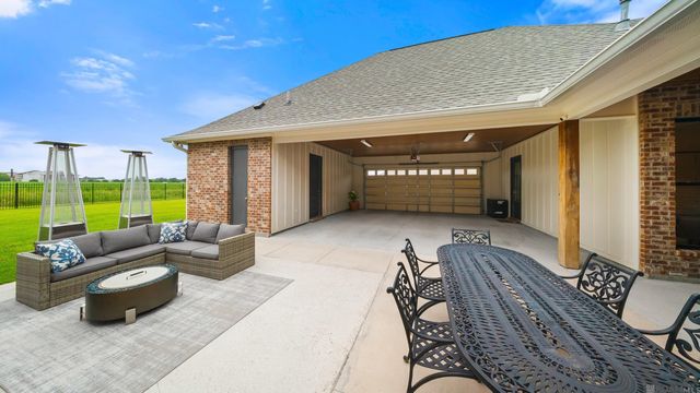 2121 Silverstone Ave, Port Allen, LA 70767