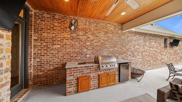 2121 Silverstone Ave, Port Allen, LA 70767