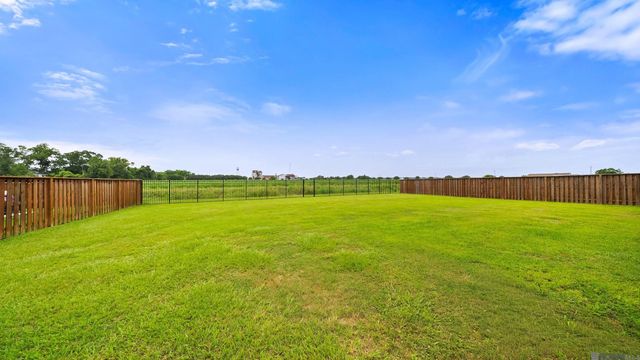 2121 Silverstone Ave, Port Allen, LA 70767