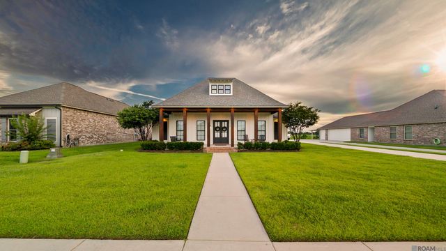 2121 Silverstone Ave, Port Allen, LA 70767