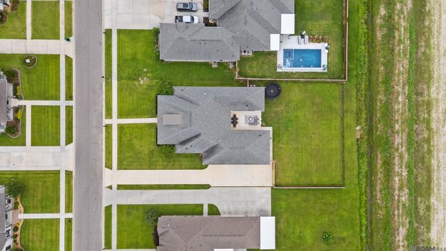 2121 Silverstone Ave, Port Allen, LA 70767