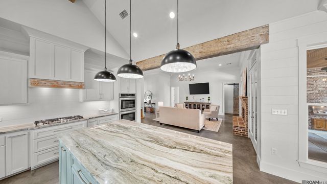 2121 Silverstone Ave, Port Allen, LA 70767