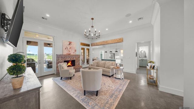 2121 Silverstone Ave, Port Allen, LA 70767