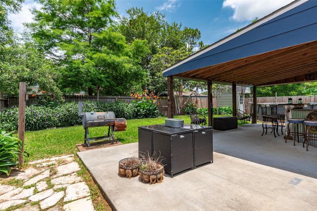 5906 High Meadow Street, League City, TX 77573