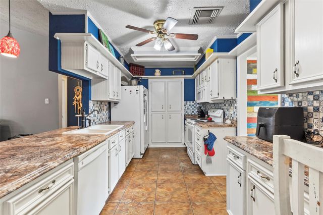 5906 High Meadow Street, League City, TX 77573