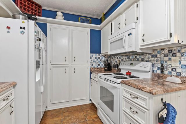 5906 High Meadow Street, League City, TX 77573