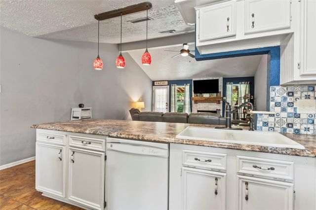 5906 High Meadow Street, League City, TX 77573