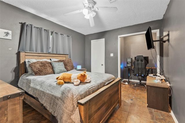 5906 High Meadow Street, League City, TX 77573