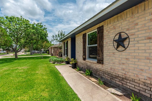 5906 High Meadow Street, League City, TX 77573