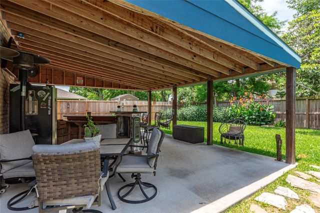 5906 High Meadow Street, League City, TX 77573