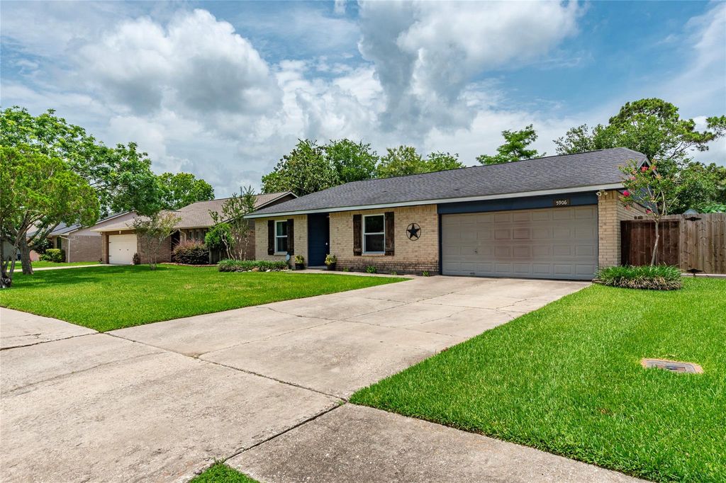 5906 High Meadow Street, League City, TX 77573