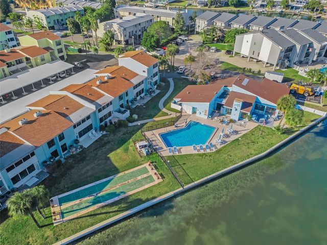 1 WINDRUSH BOULEVARD 31, Indian Rocks Beach, FL 33785