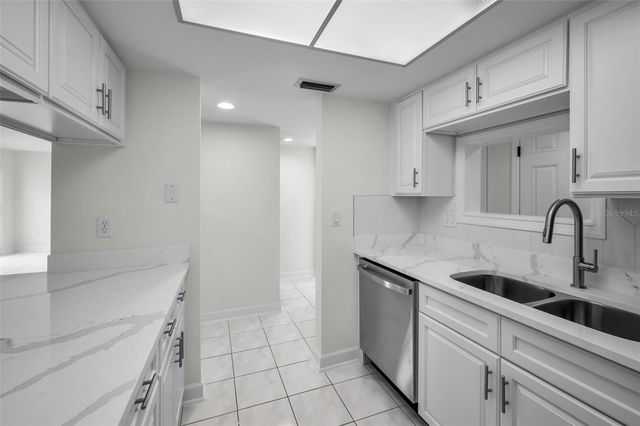 1 WINDRUSH BOULEVARD 31, Indian Rocks Beach, FL 33785