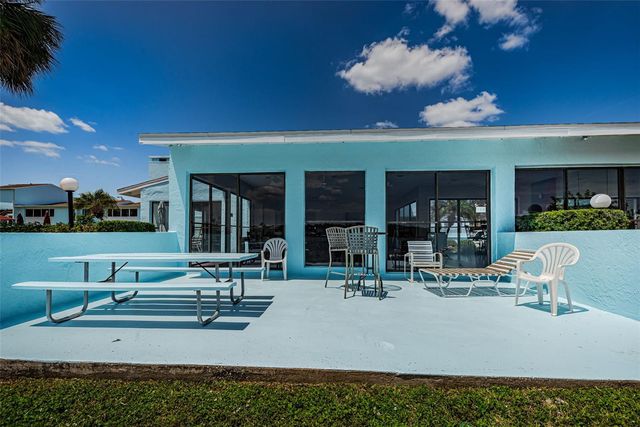 1 WINDRUSH BOULEVARD 31, Indian Rocks Beach, FL 33785