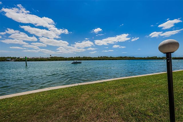 1 WINDRUSH BOULEVARD 31, Indian Rocks Beach, FL 33785