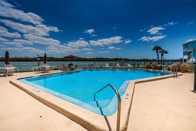 1 WINDRUSH BOULEVARD 31, Indian Rocks Beach, FL 33785