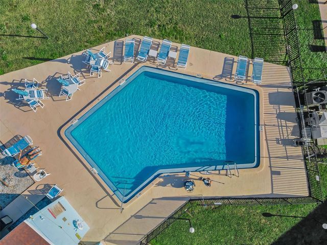 1 WINDRUSH BOULEVARD 31, Indian Rocks Beach, FL 33785