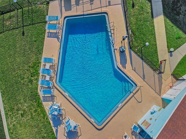 1 WINDRUSH BOULEVARD 31, Indian Rocks Beach, FL 33785