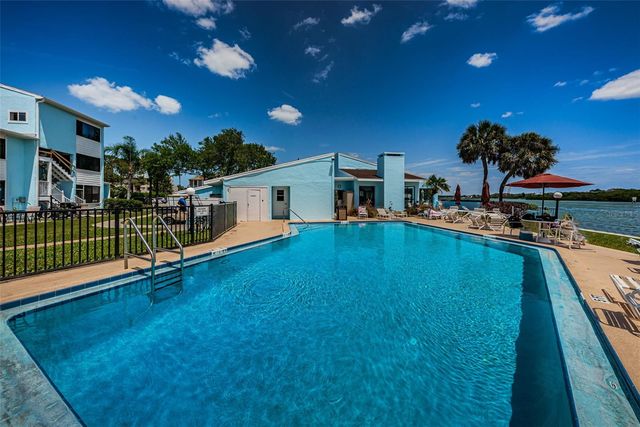 1 WINDRUSH BOULEVARD 31, Indian Rocks Beach, FL 33785