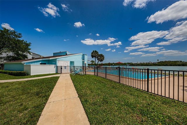 1 WINDRUSH BOULEVARD 31, Indian Rocks Beach, FL 33785