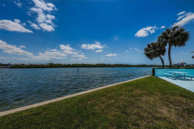 1 WINDRUSH BOULEVARD 31, Indian Rocks Beach, FL 33785