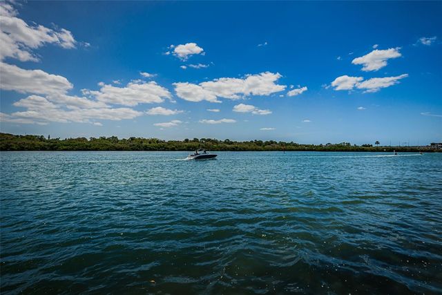 1 WINDRUSH BOULEVARD 31, Indian Rocks Beach, FL 33785