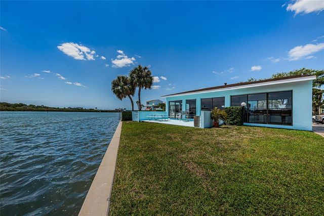 1 WINDRUSH BOULEVARD 31, Indian Rocks Beach, FL 33785