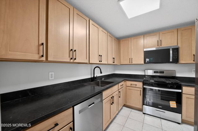 606 Goldthread Court, Jackson, NJ 08527