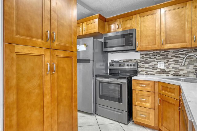 3630 Alder Drive Apt H1, West Palm Beach, FL 33417