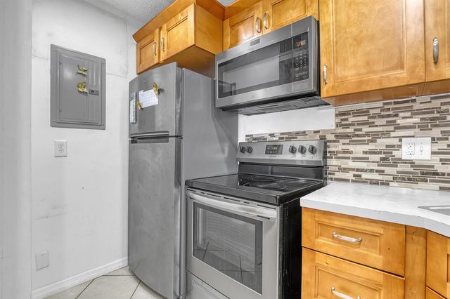3630 Alder Drive Apt H1, West Palm Beach, FL 33417