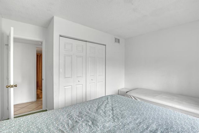 3630 Alder Drive Apt H1, West Palm Beach, FL 33417