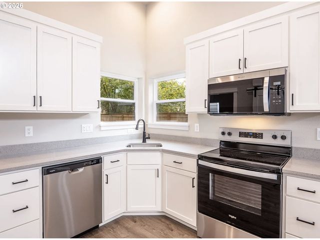 1388 JACOBS Dr, Eugene, OR 97402
