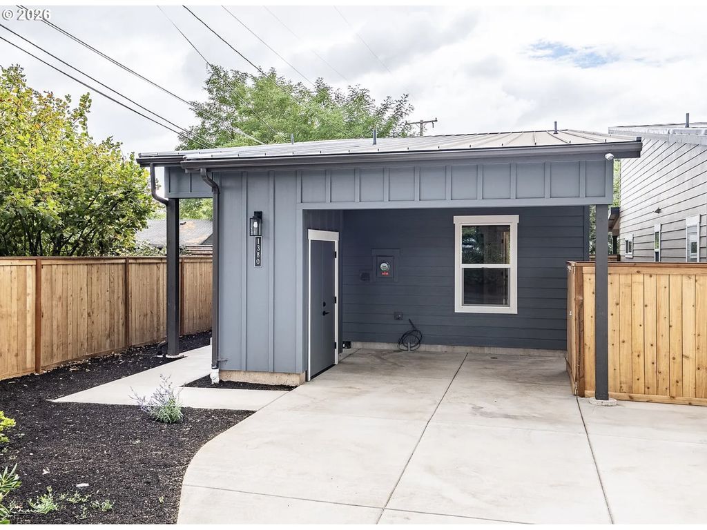 1388 JACOBS Dr, Eugene, OR 97402