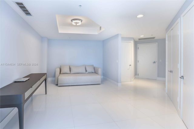 17301 Biscayne Boulevard 1201, North Miami Beach, FL 33160