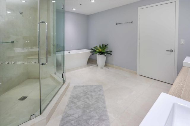 17301 Biscayne Boulevard 1201, North Miami Beach, FL 33160